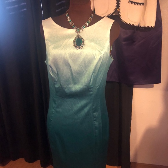 Green sheath dress. - Picture 2 of 3